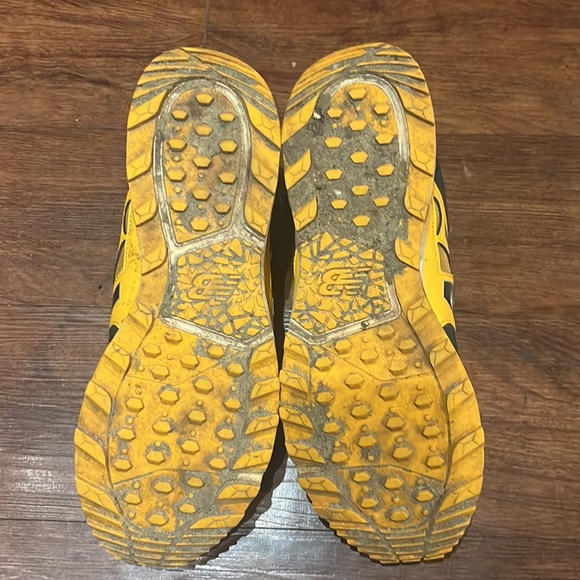 Size 13 New Balance black and yellow good condition - Picture 5 of 5